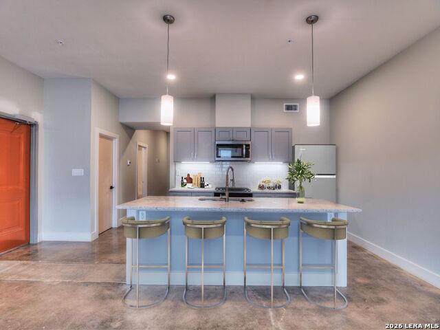 210 W Peden Property Photo 1