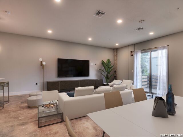 210 W Peden Property Photo 3