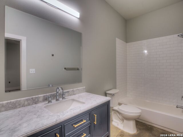 210 W Peden Property Photo 6