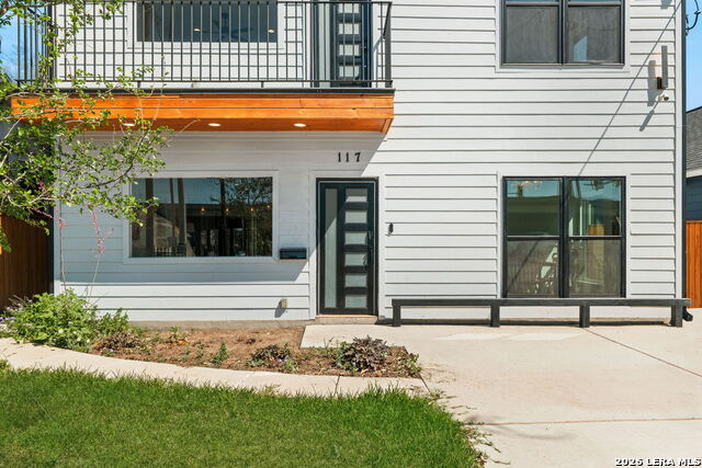 117 Carle Ave Property Photo 3