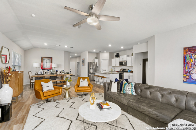 10674 Penelope Way Property Photo 4