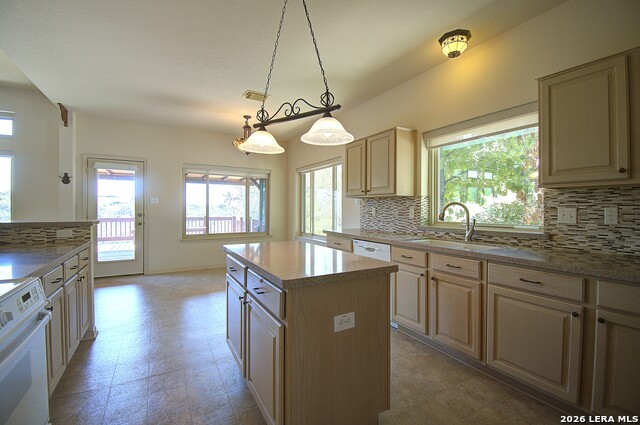 2140 Summit Crest Dr Property Photo 15