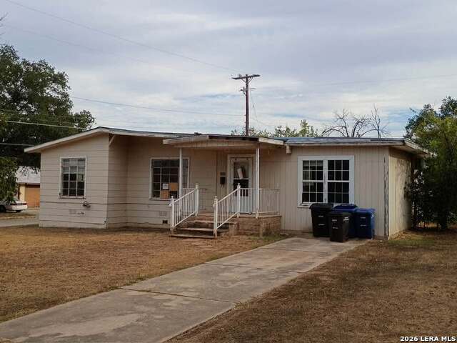 3138 Linn Rd Property Photo 1