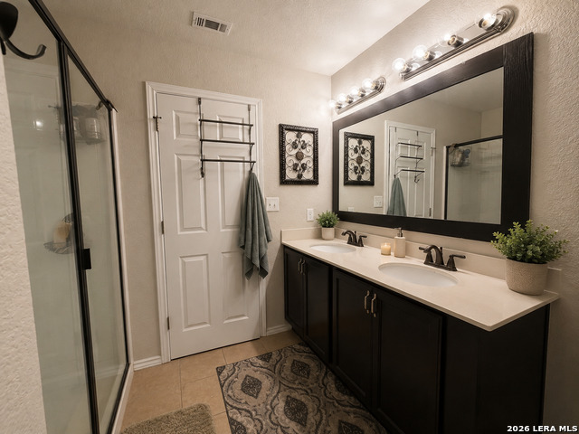 610 Trinity Mdw Property Photo 13