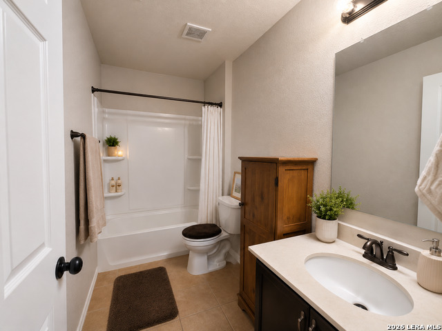 610 Trinity Mdw Property Photo 16
