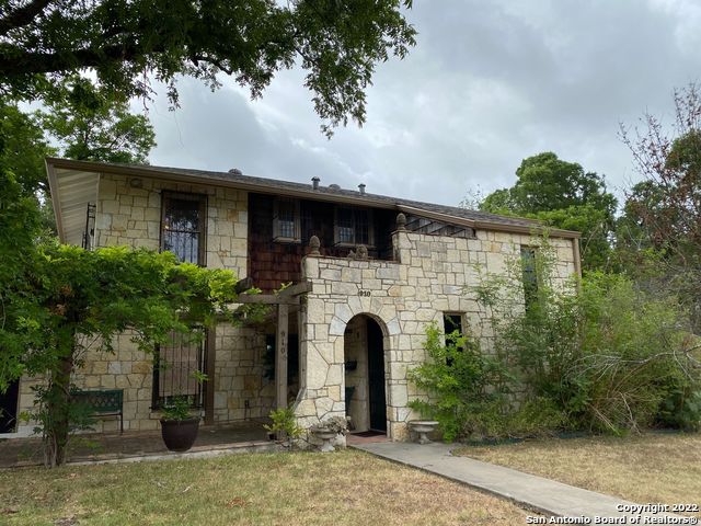 910 NACOGDOCHES RD Property Photo 1