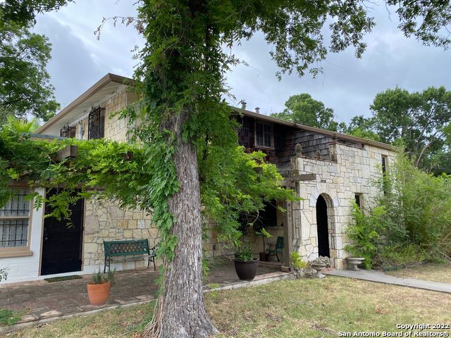 910 Nacogdoches Rd Property Photo 2