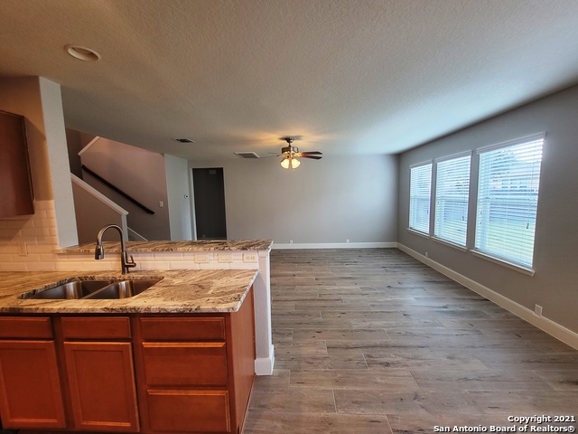 661 Silo St Property Photo 4