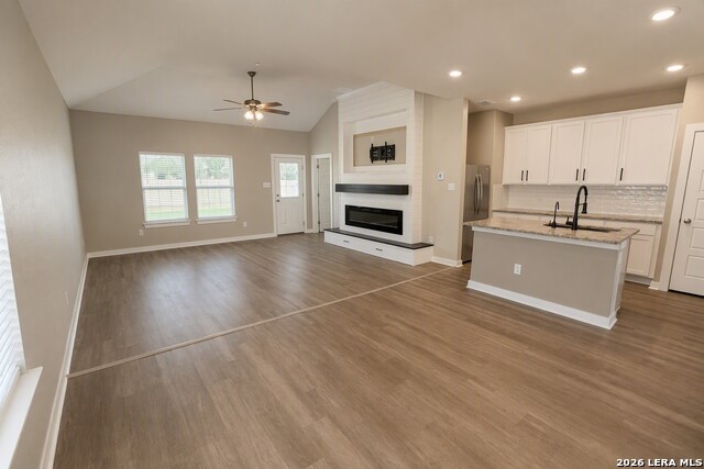 3237 Hyacinth Property Photo 5