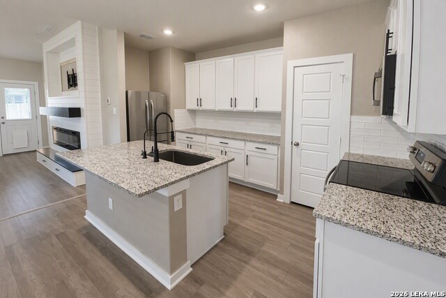 3237 Hyacinth Property Photo 6