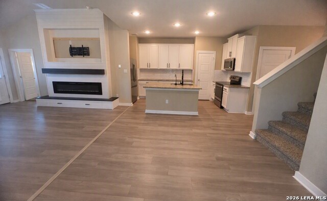 3237 Hyacinth Property Photo 7