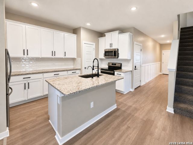 3237 Hyacinth Property Photo 10