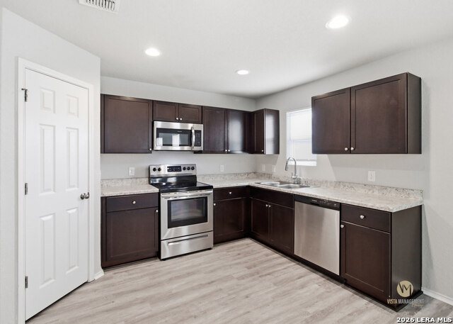 7526 Crestway Rdg Property Photo 9