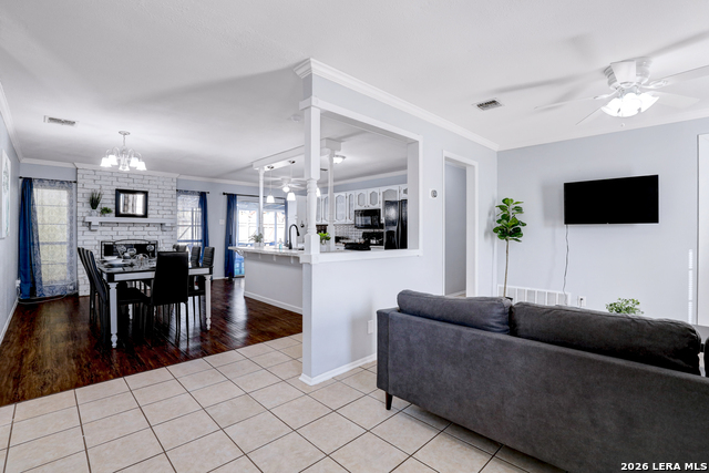 10535 Breeds Hill Property Photo 4