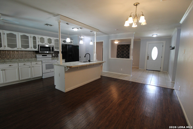 10535 Breeds Hill Property Photo 9