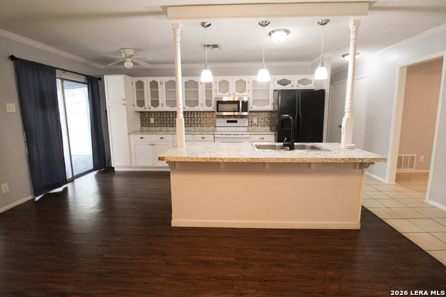 10535 Breeds Hill Property Photo 11