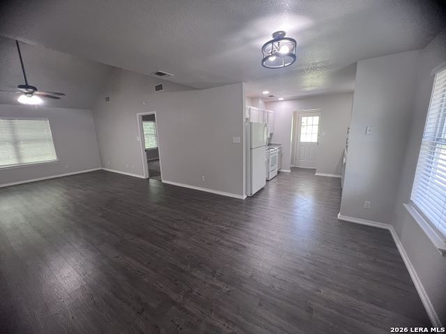 2244 Eastman Ave Property Photo 5