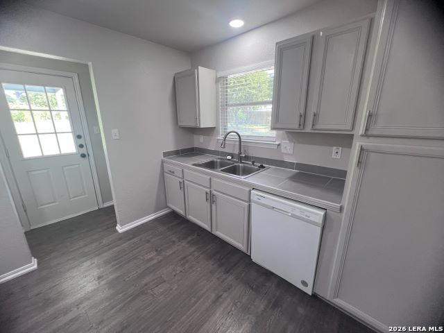 2244 Eastman Ave Property Photo 6