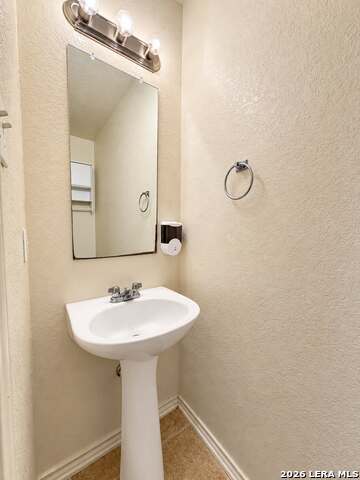 9119 Beech Grv Property Photo 6