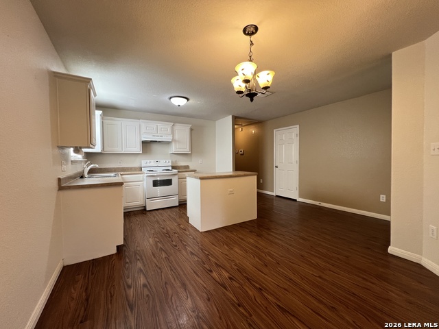 5706 Hickory Cyn Property Photo 5