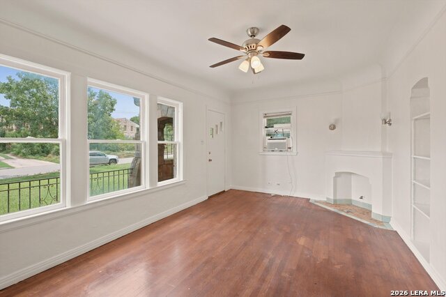 412 Club Dr Property Photo 5