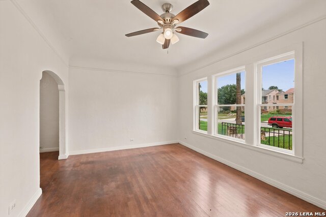 412 Club Dr Property Photo 6