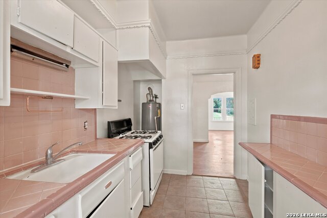 412 Club Dr Property Photo 8