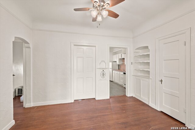 412 Club Dr Property Photo 9