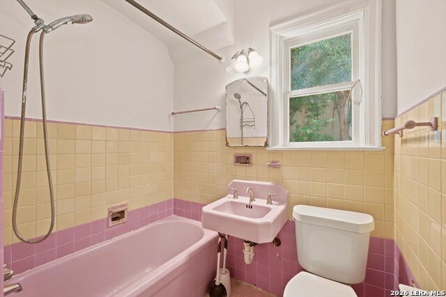 412 Club Dr Property Photo 14
