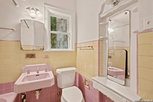 412 Club Dr Property Photo 15