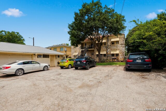 412 Club Dr Property Photo 18