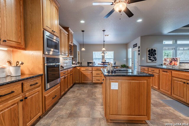 128 Chuckwagon Dr Property Photo 12