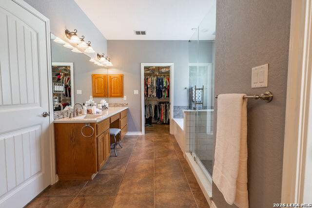 128 Chuckwagon Dr Property Photo 23