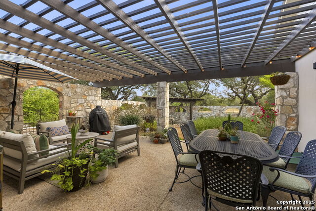 22050 Hanging Oak Property Photo 2