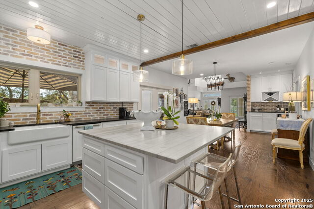 22050 Hanging Oak Property Photo 3