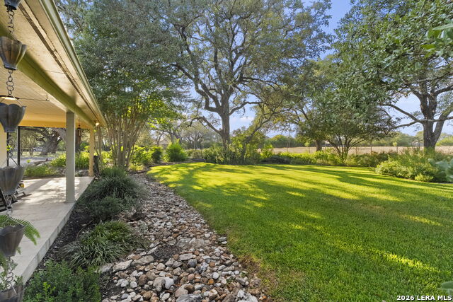 22050 Hanging Oak Property Photo 5