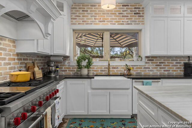 22050 Hanging Oak Property Photo 13