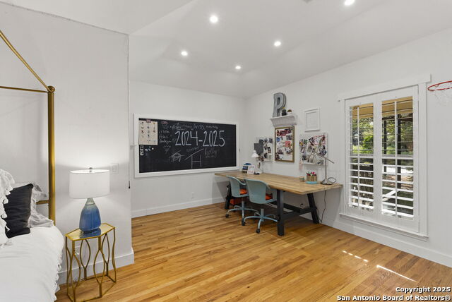 22050 Hanging Oak Property Photo 25