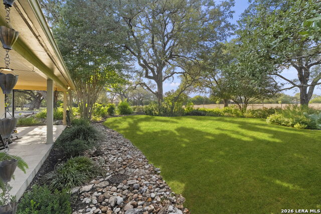 22050 Hanging Oak Property Photo 26