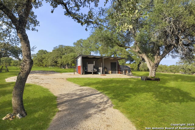 22050 Hanging Oak Property Photo 33