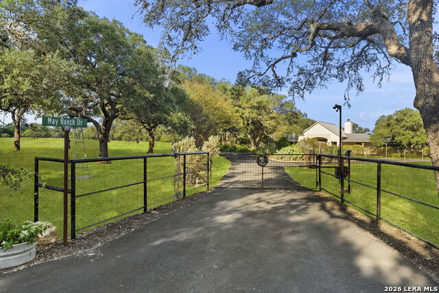 22050 Hanging Oak Property Photo 51