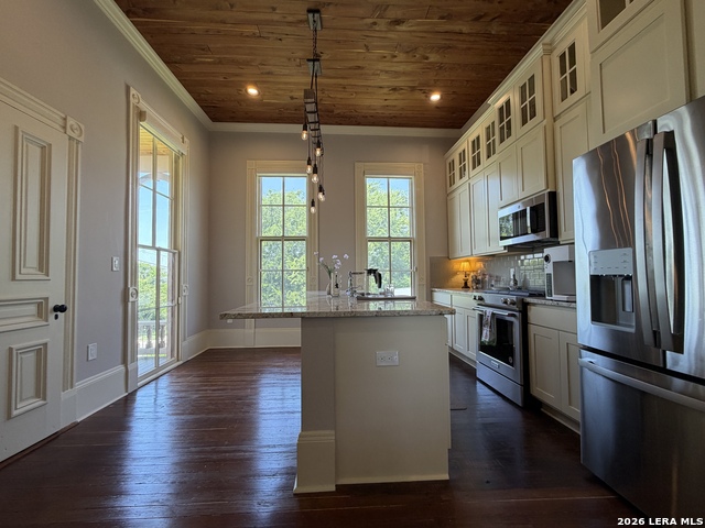 1133 E Crockett St Property Photo 11