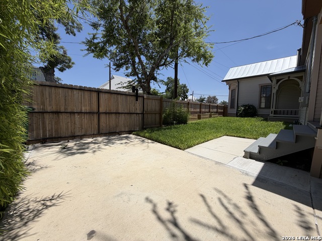1133 E Crockett St Property Photo 24