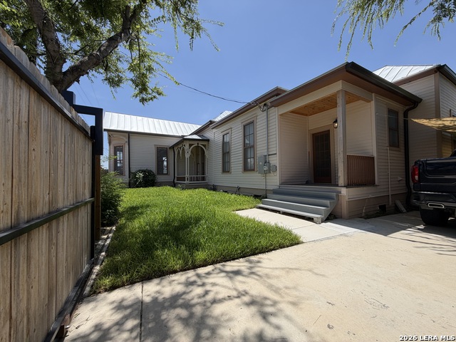 1133 E Crockett St Property Photo 25