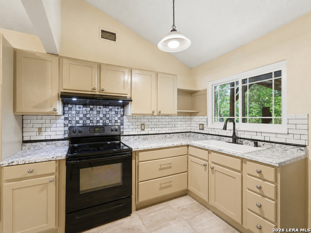 1114 Churing Property Photo 15