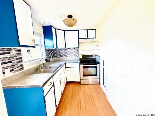 541 Wade St Property Photo 3