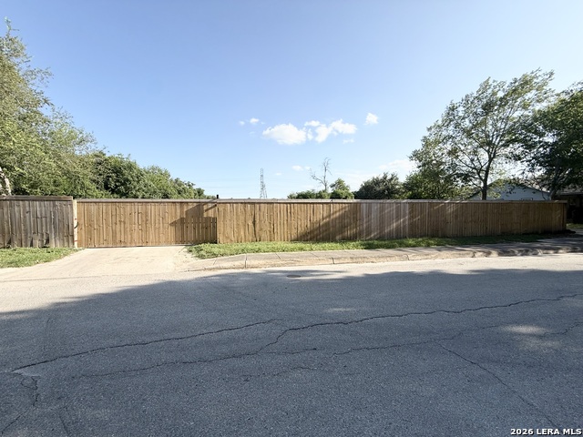 958 Holmgreen Rd Property Photo 2