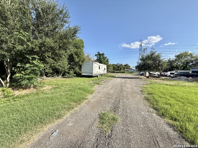 958 Holmgreen Rd Property Photo 5