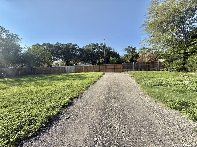 958 Holmgreen Rd Property Photo 7