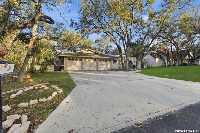 103 Castleoaks Property Photo 3